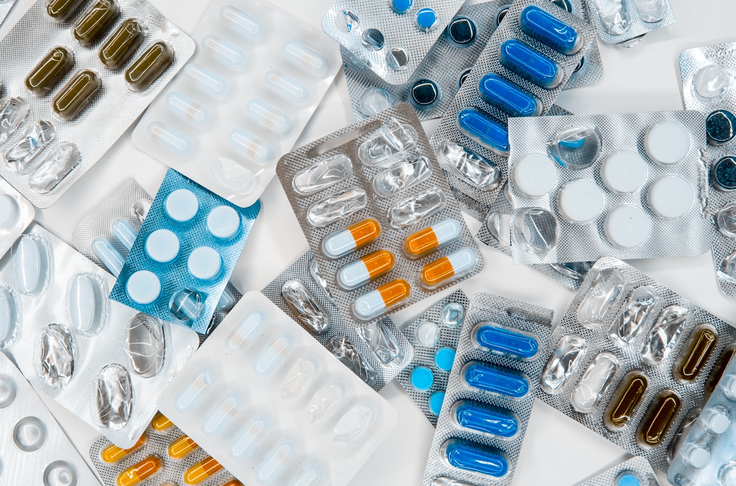 Blister packs of pharmaceutical tablets and capsules